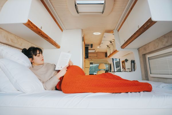 Optimisez votre espace avec un lit peigne adapté aux vans
